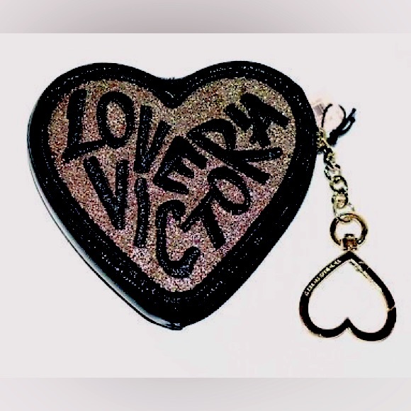 NWT Victoria’s Secret Heart Shaped Coin Case Keychain/ Bag Charm - Picture 3 of 3